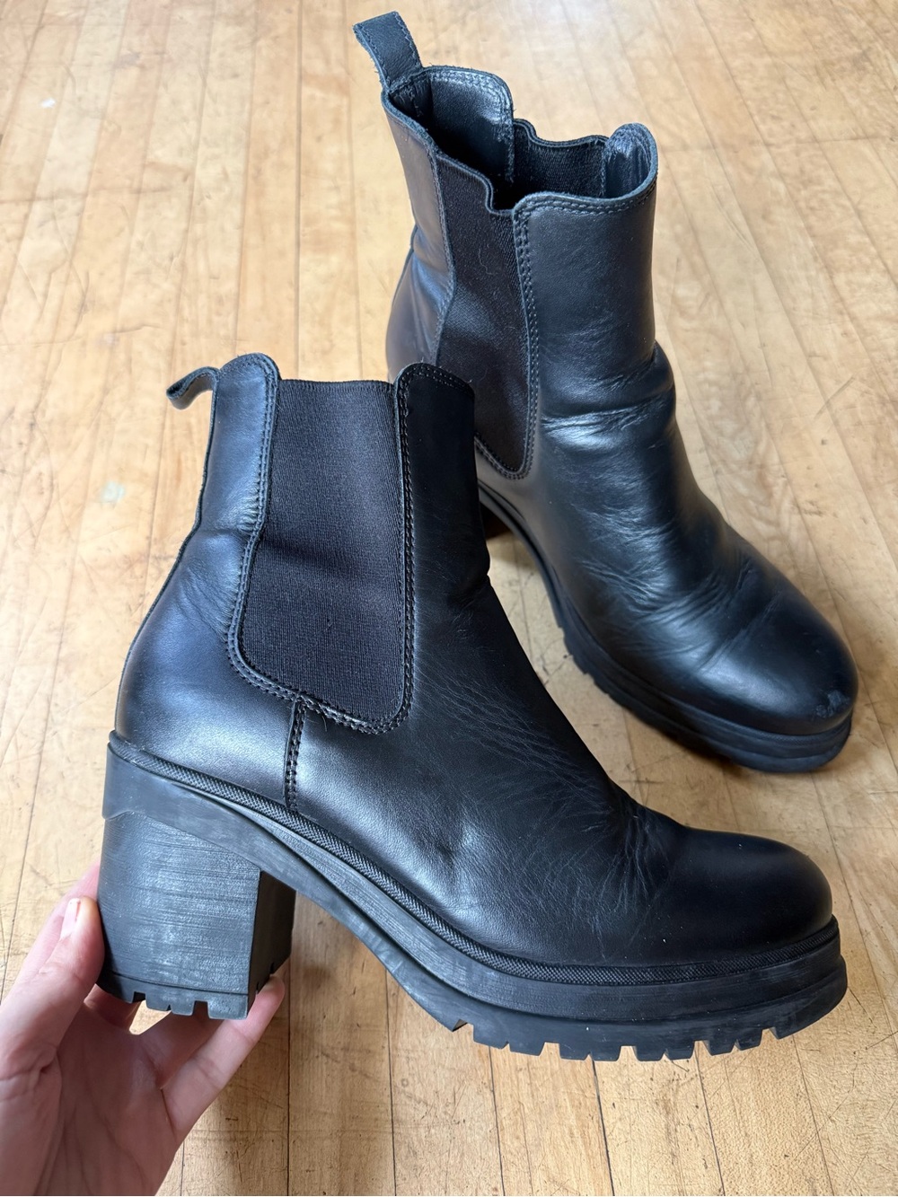 LA CANADIENNE Paxton Pull On Leather Lug Sole Ankle Boots Waterproof Chunky Heel